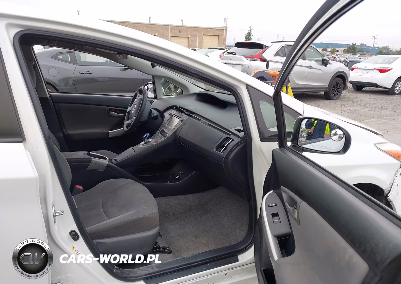 2015 Toyota Prius Two VIN:JTDKN3DU2F0449892 - 5