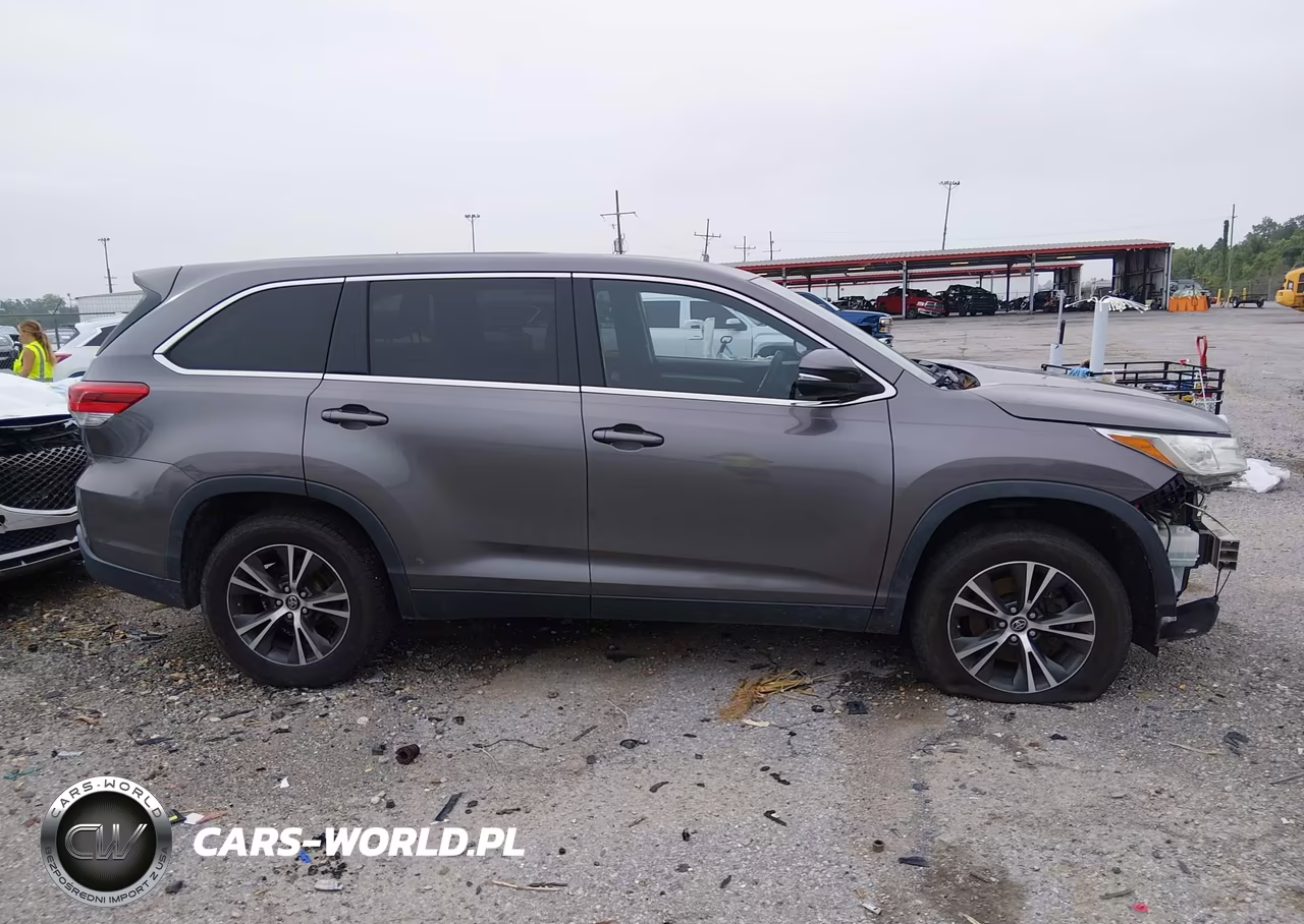 2019 Toyota Highlander Le VIN:5TDZZRFH5KS301815 - 13