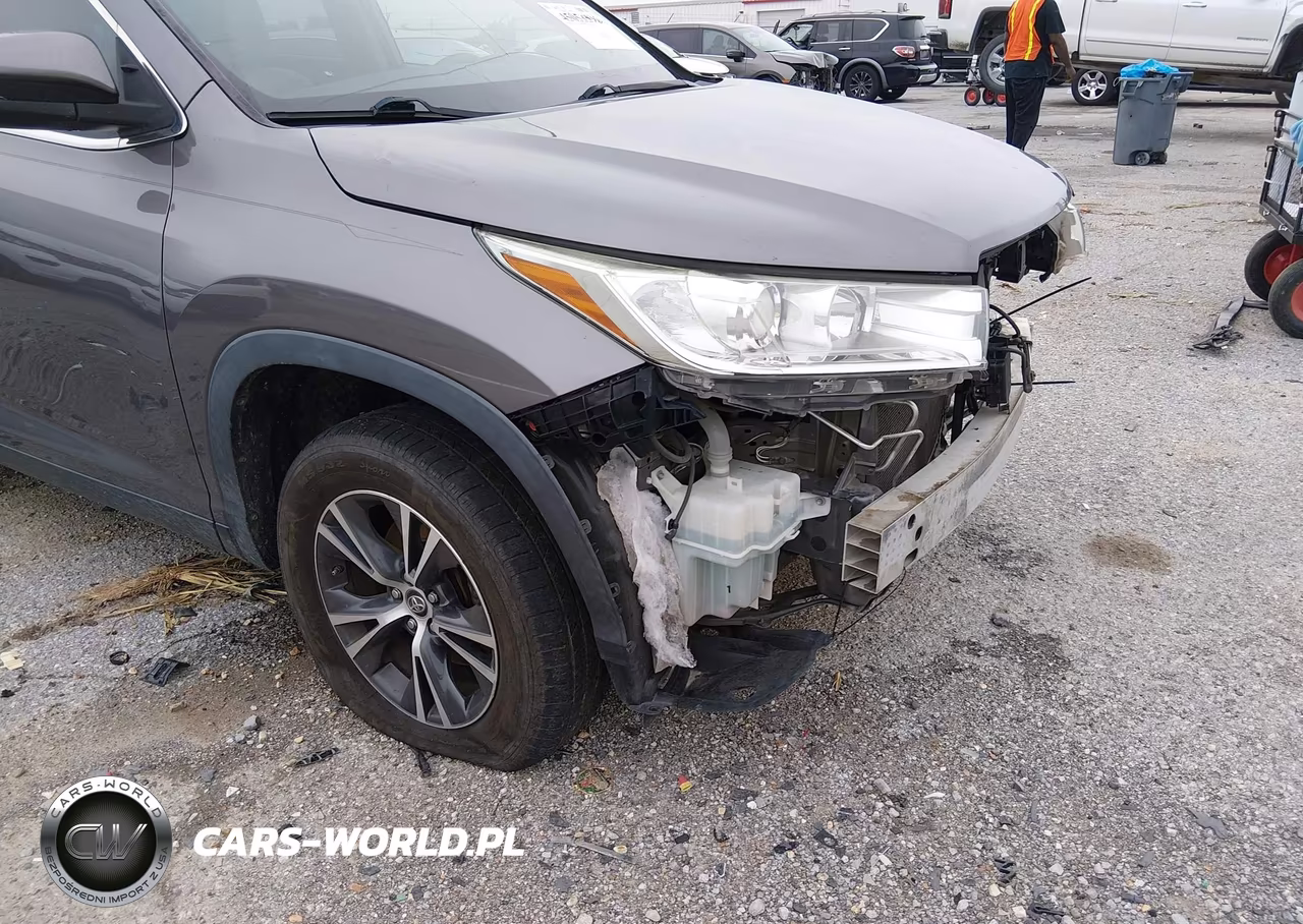 2019 Toyota Highlander Le VIN:5TDZZRFH5KS301815 - 18