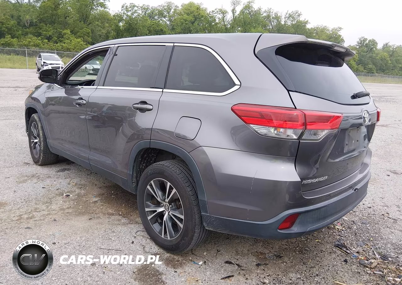 2019 Toyota Highlander Le VIN:5TDZZRFH5KS301815 - 3