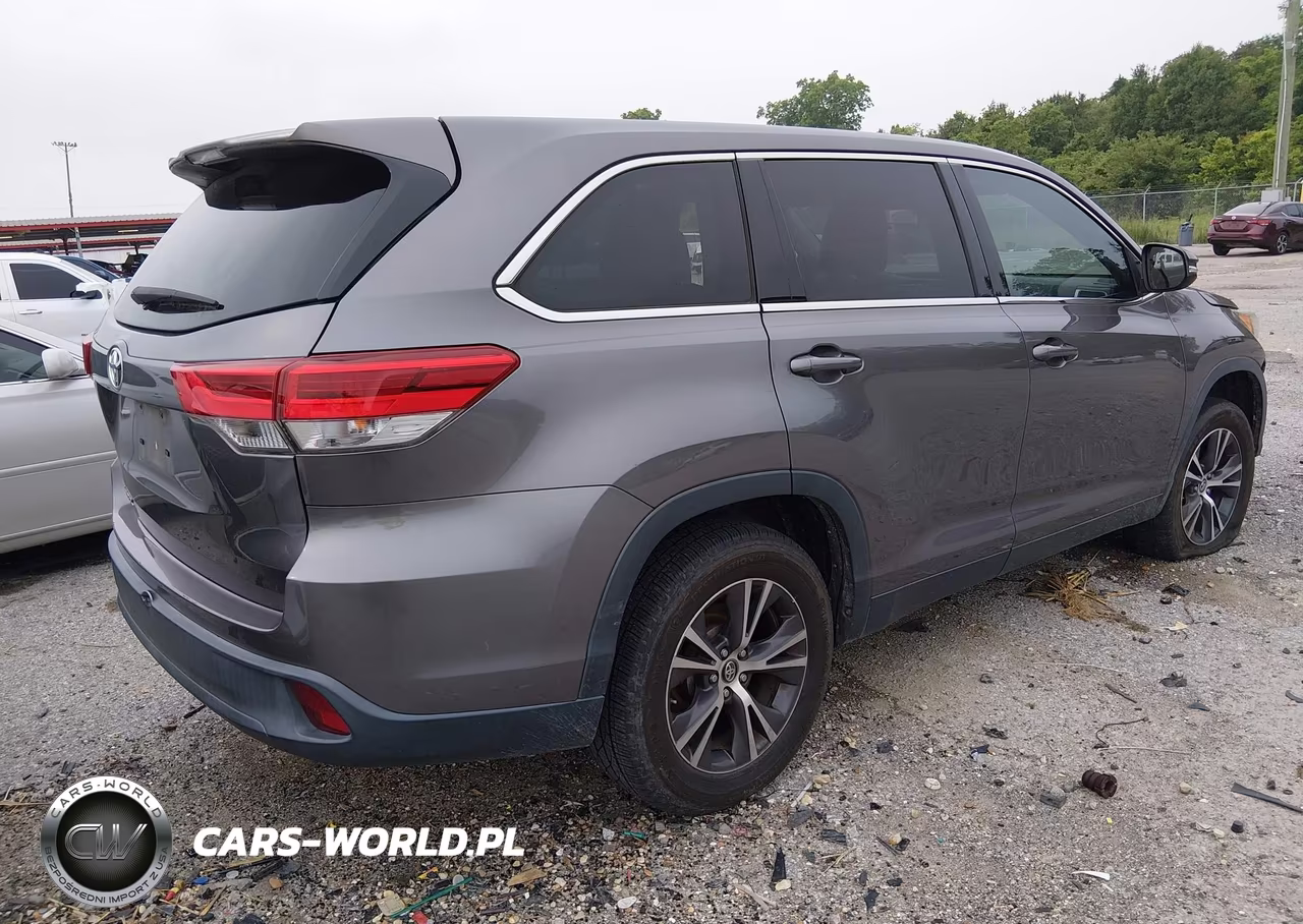 2019 Toyota Highlander Le VIN:5TDZZRFH5KS301815 - 4