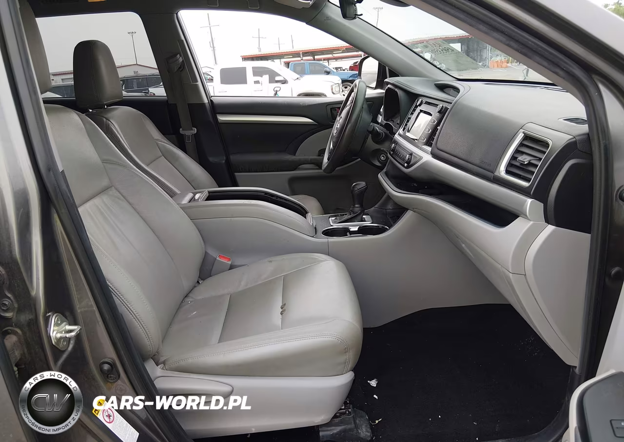 2019 Toyota Highlander Le VIN:5TDZZRFH5KS301815 - 5