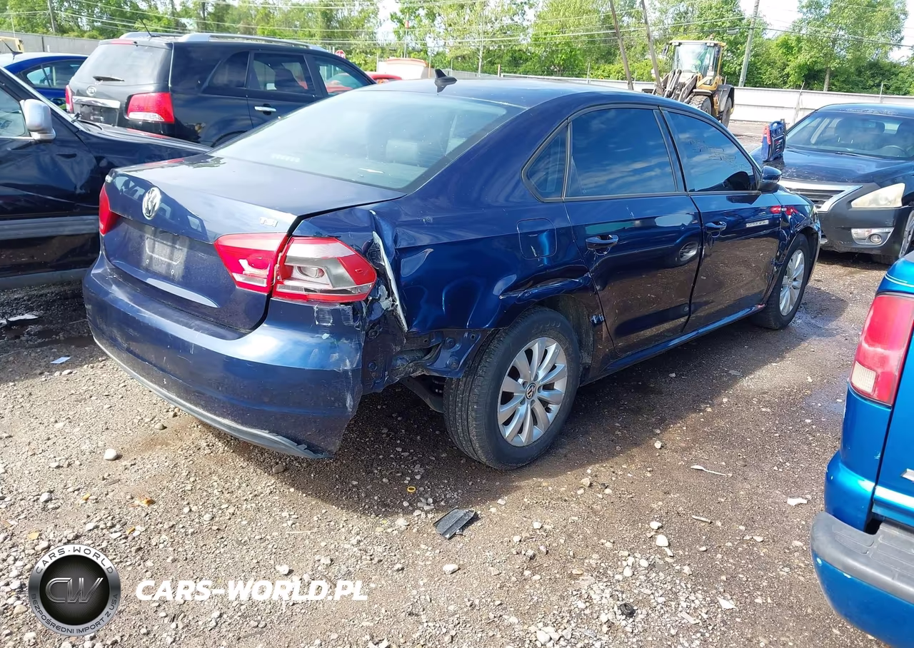 2015 Volkswagen Passat 1.8T Wolfsburg Edition VIN:1VWAT7A3XFC042063 - 4