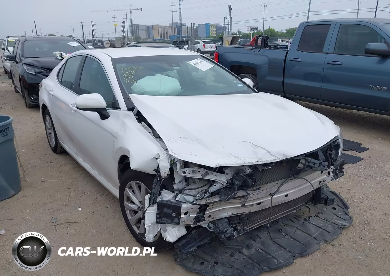 2018 Toyota Camry Le – zdjęcie 1 z 17