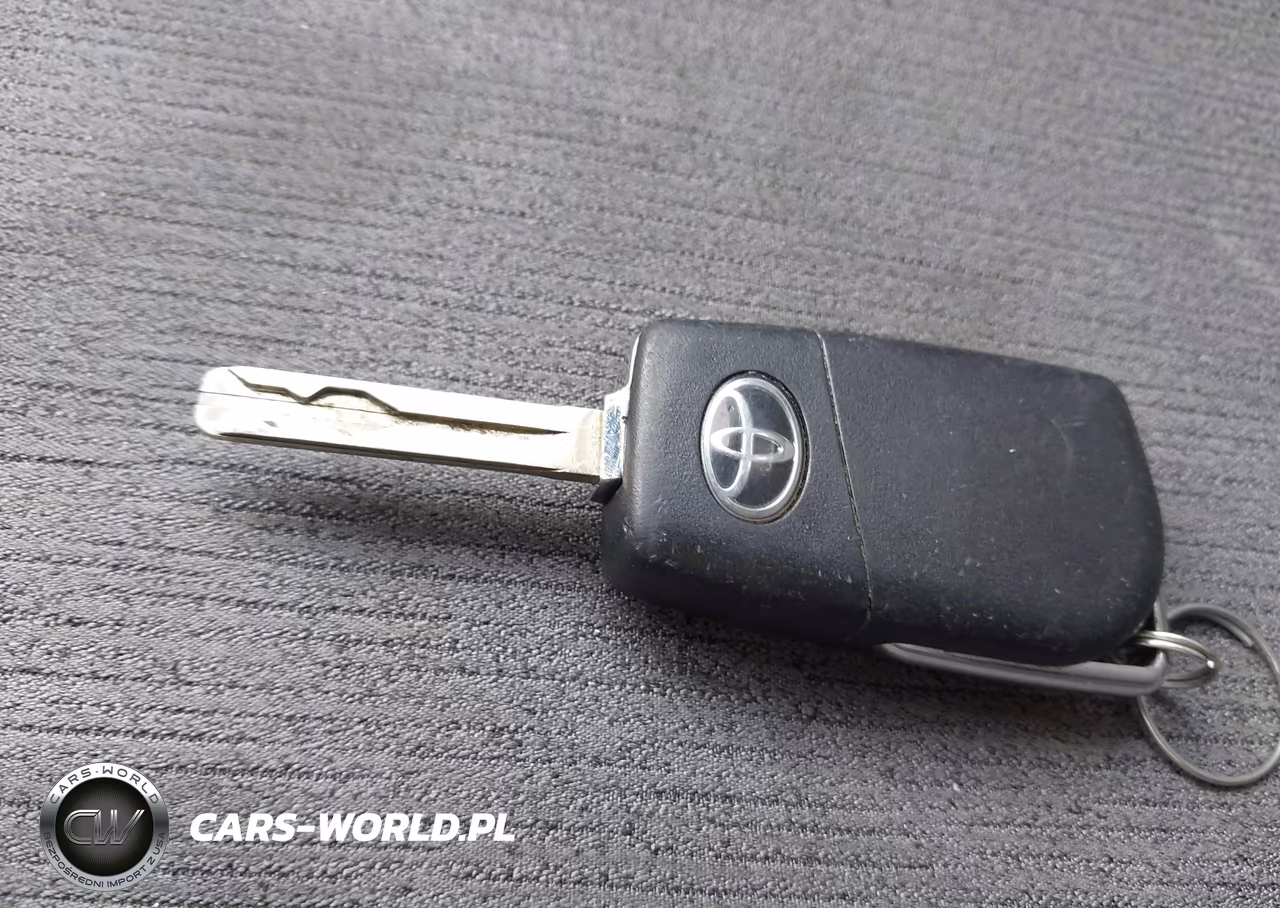 2018 Toyota Camry Le VIN:4T1B11HK9JU071804 - 11