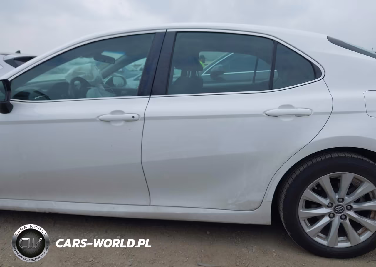 2018 Toyota Camry Le VIN:4T1B11HK9JU071804 - 15
