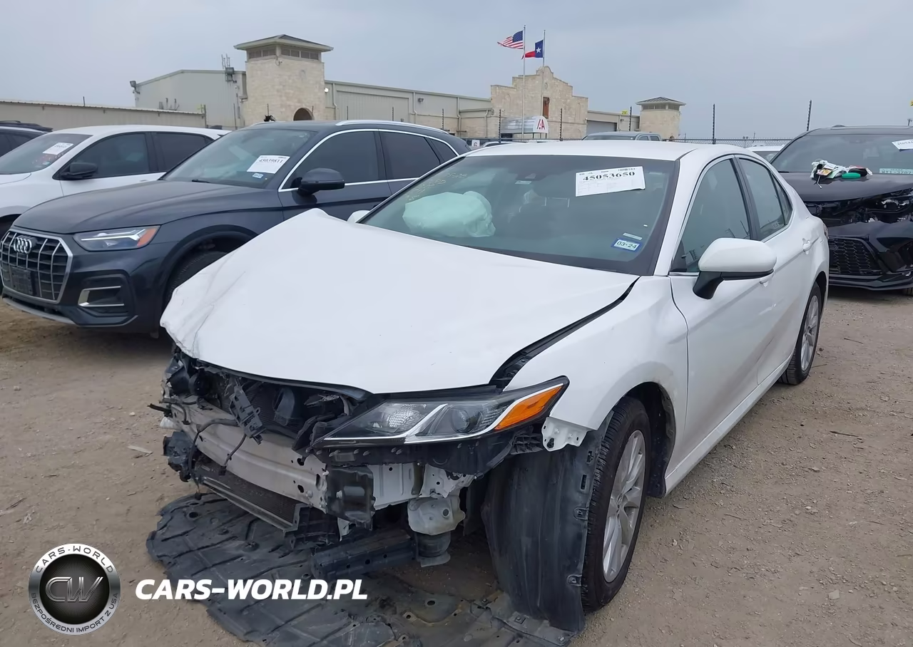 2018 Toyota Camry Le VIN:4T1B11HK9JU071804 - 2