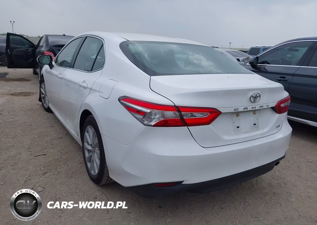 2018 Toyota Camry Le VIN:4T1B11HK9JU071804 - 3