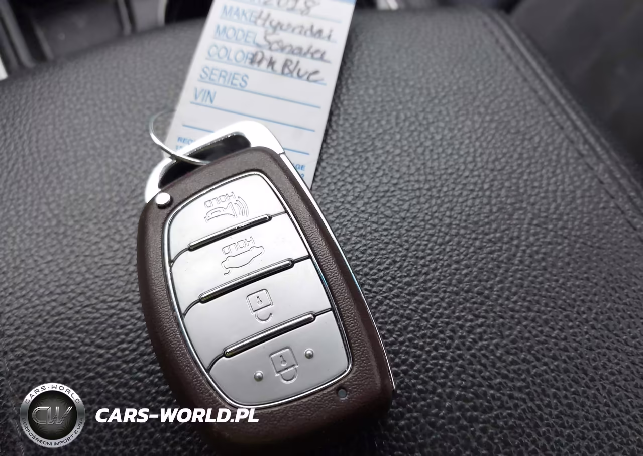 2018 Hyundai Sonata Sport VIN:5NPE34AF4JH663180 - 11