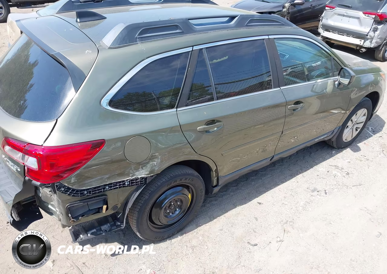 2017 Subaru Outback 2.5I Premium VIN:4S4BSACCXH3358243 - 4