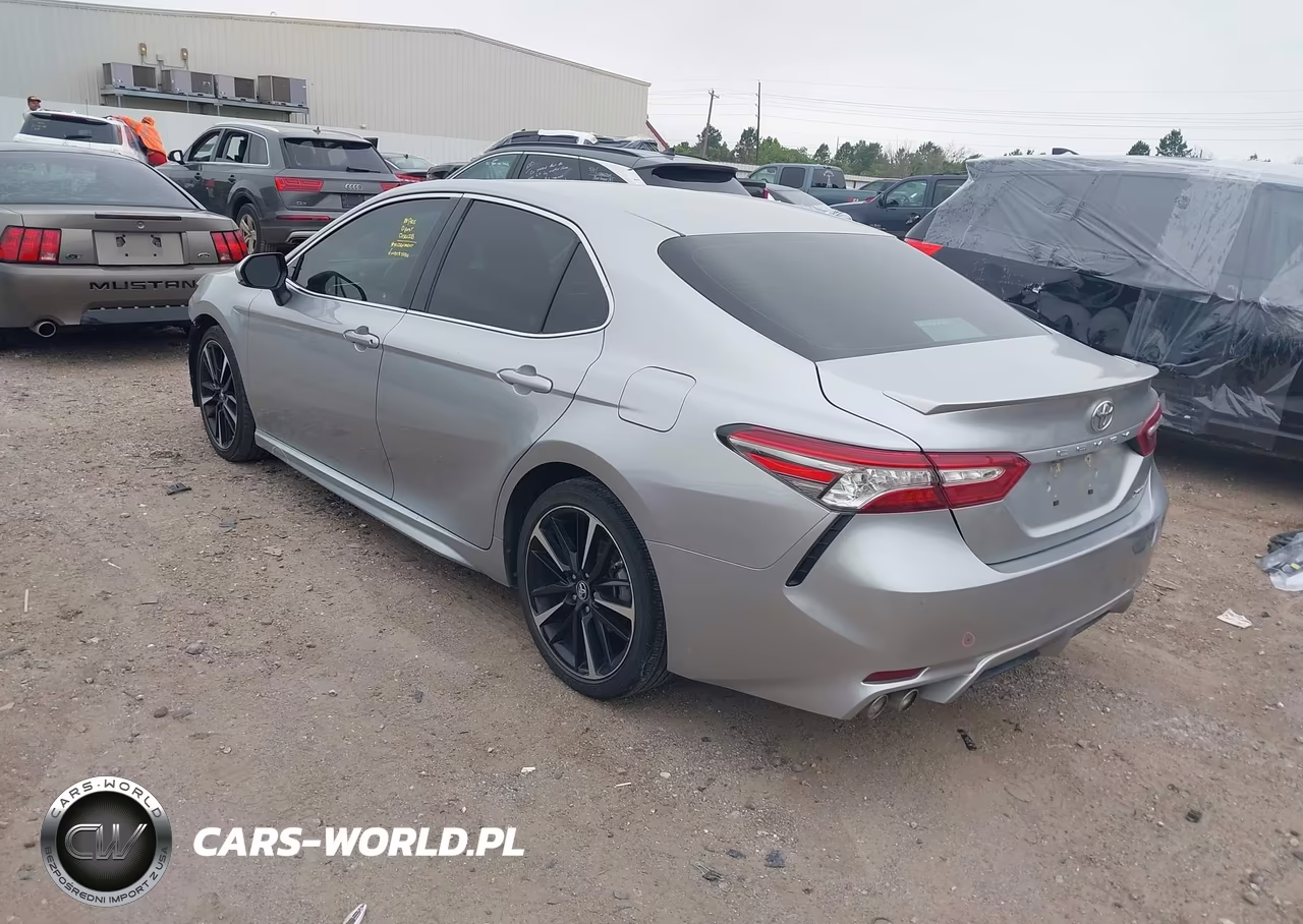 2018 Toyota Camry Xse VIN:4T1B61HKXJU106626 - 3