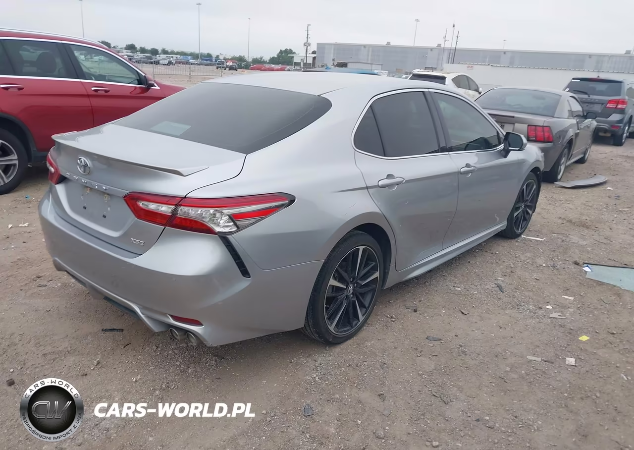 2018 Toyota Camry Xse VIN:4T1B61HKXJU106626 - 4