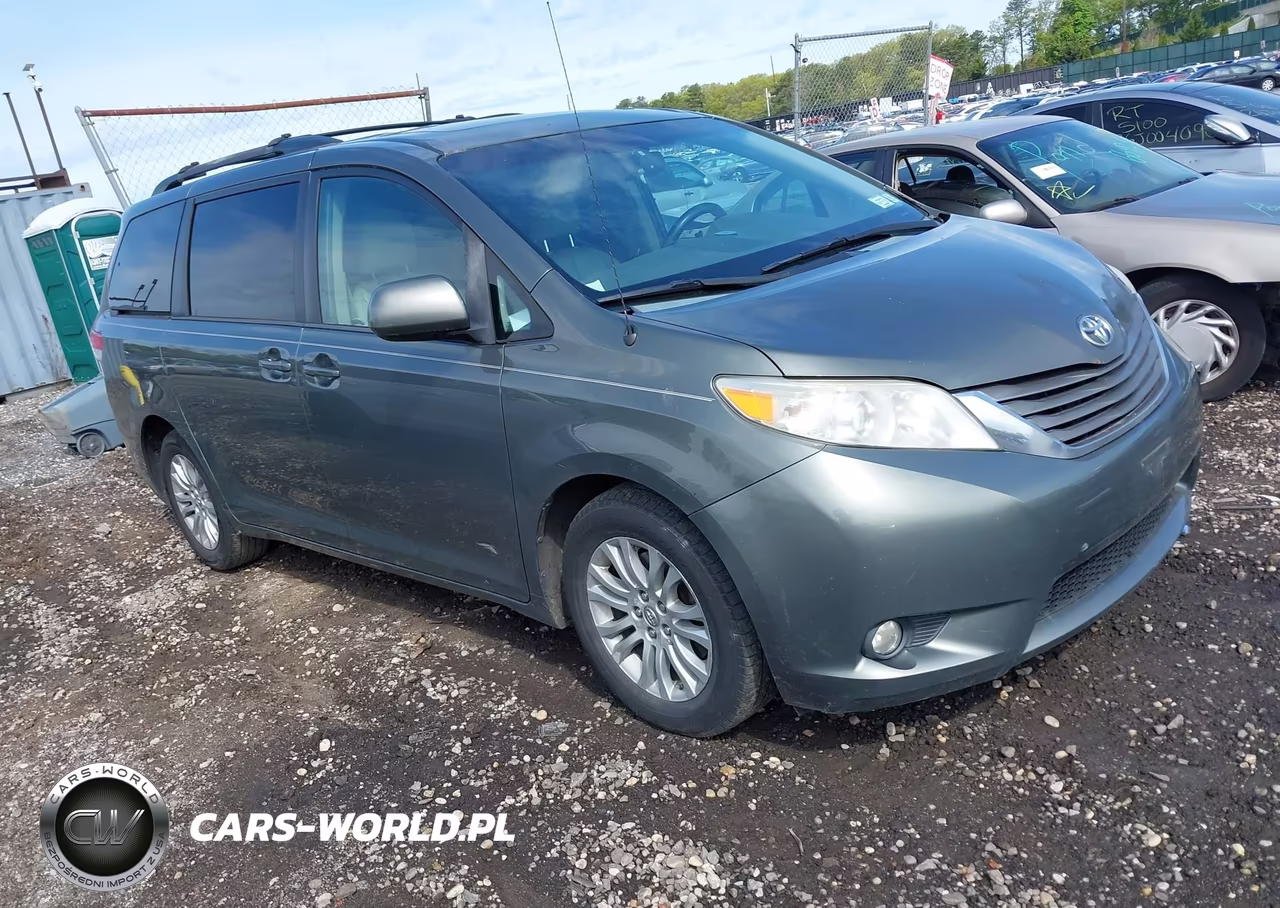 2012 Toyota Sienna Xle V6 8 Passenger