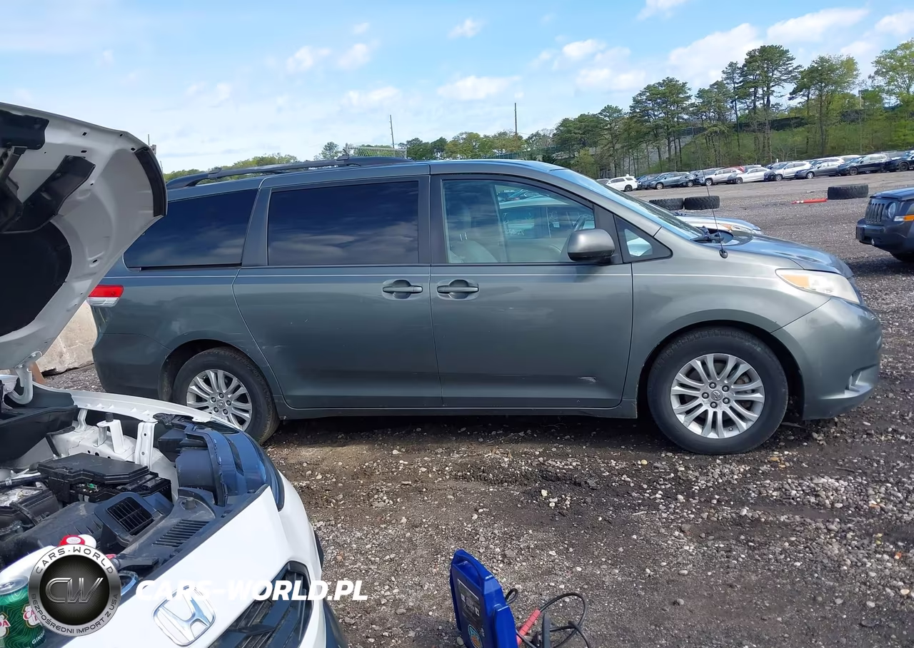 2012 Toyota Sienna Xle V6 8 Passenger VIN:5TDYK3DC5CS273813 - 13