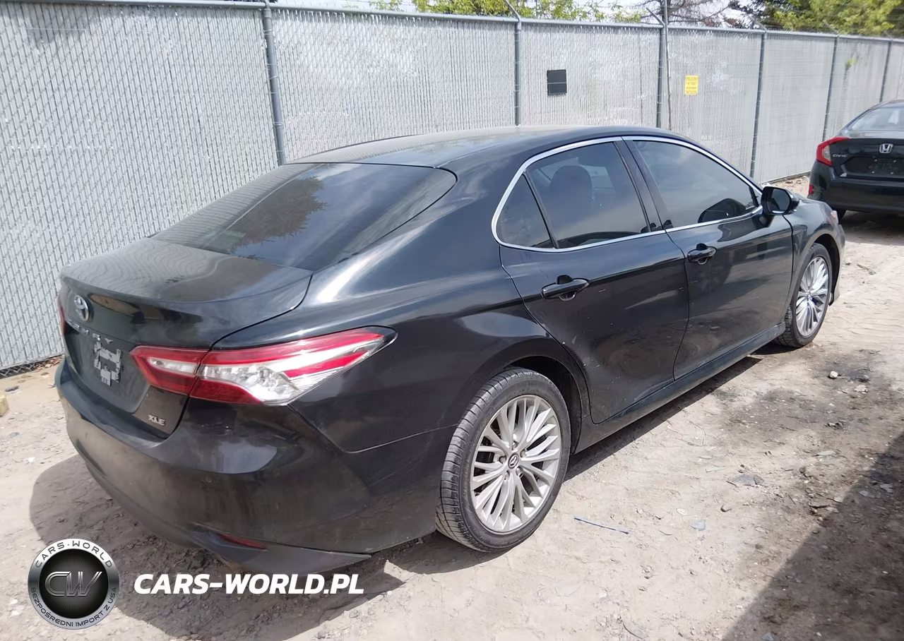 2018 Toyota Camry Xle VIN:4T1B11HK6JU025802 - 4