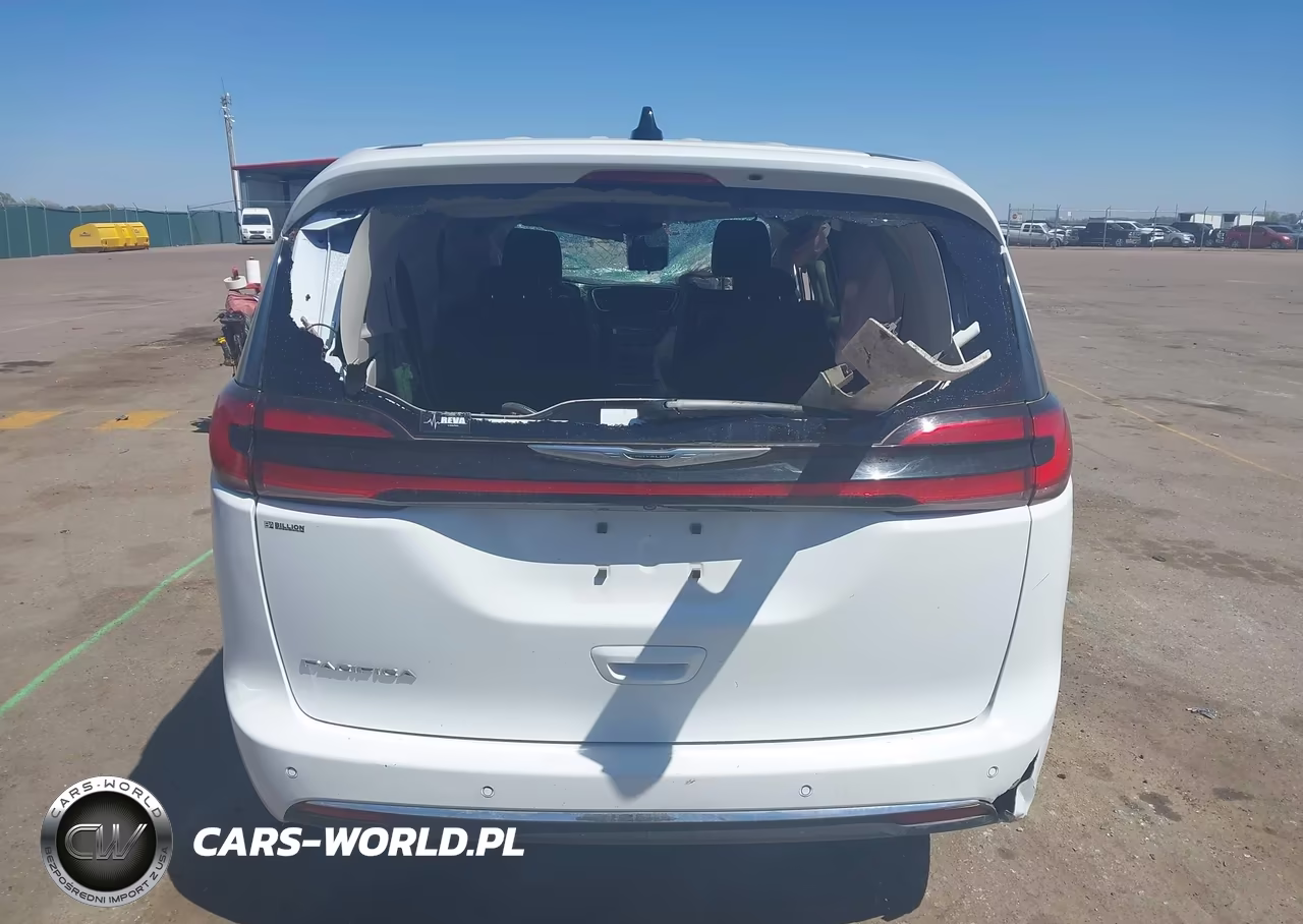 2023 Chrysler Pacifica Touring L VIN:2C4RC1BGXPR572322 - 15