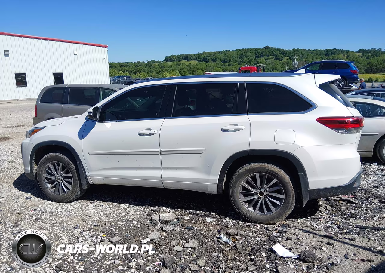 2018 Toyota Highlander Xle VIN:5TDJZRFH9JS491565 - 14