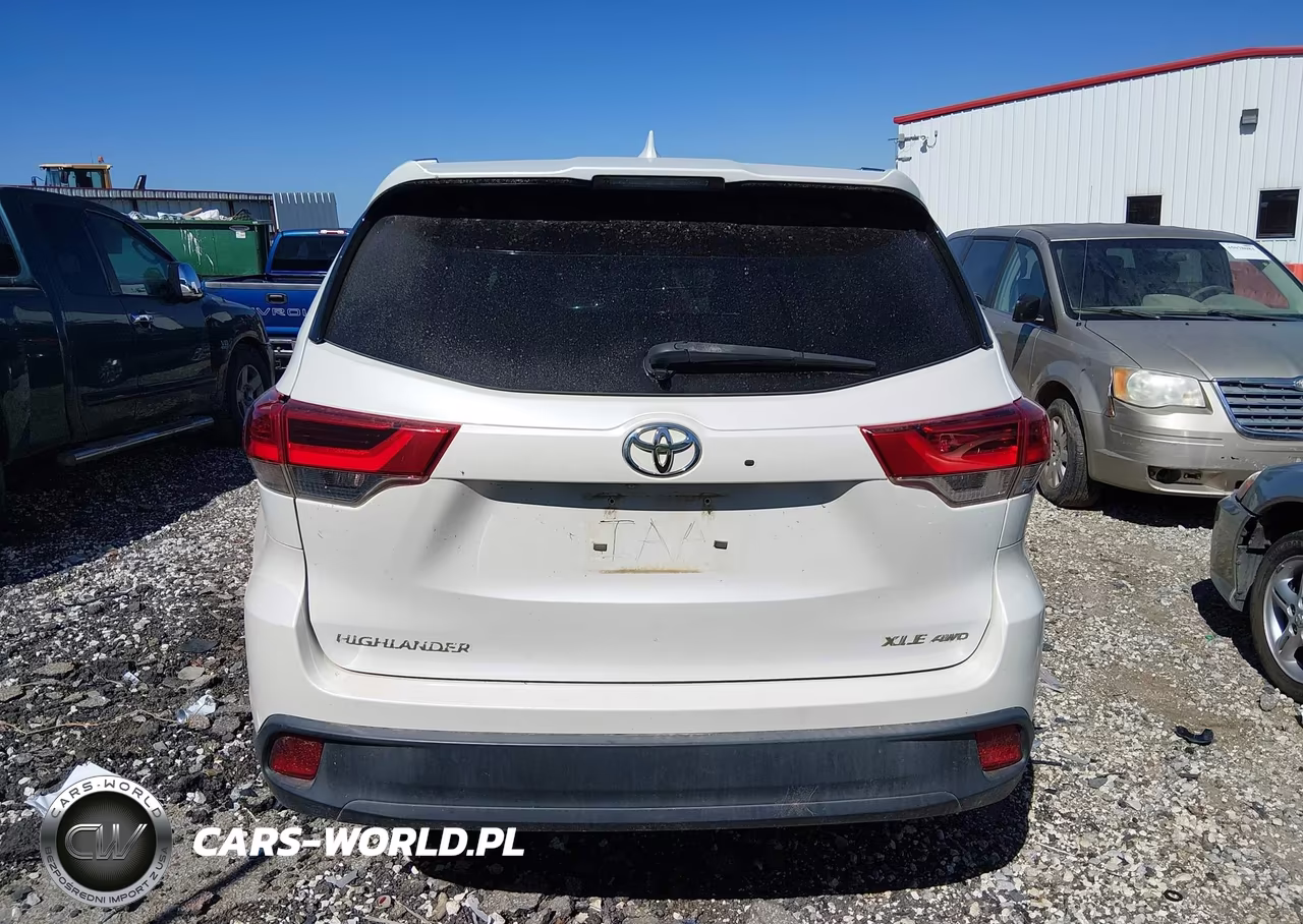 2018 Toyota Highlander Xle VIN:5TDJZRFH9JS491565 - 16