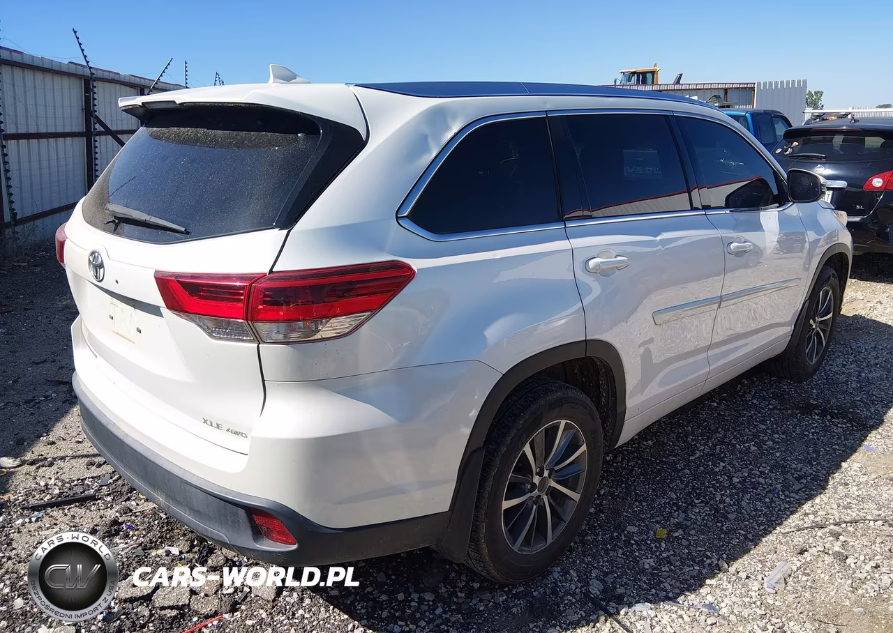 2018 Toyota Highlander Xle VIN:5TDJZRFH9JS491565 - 4