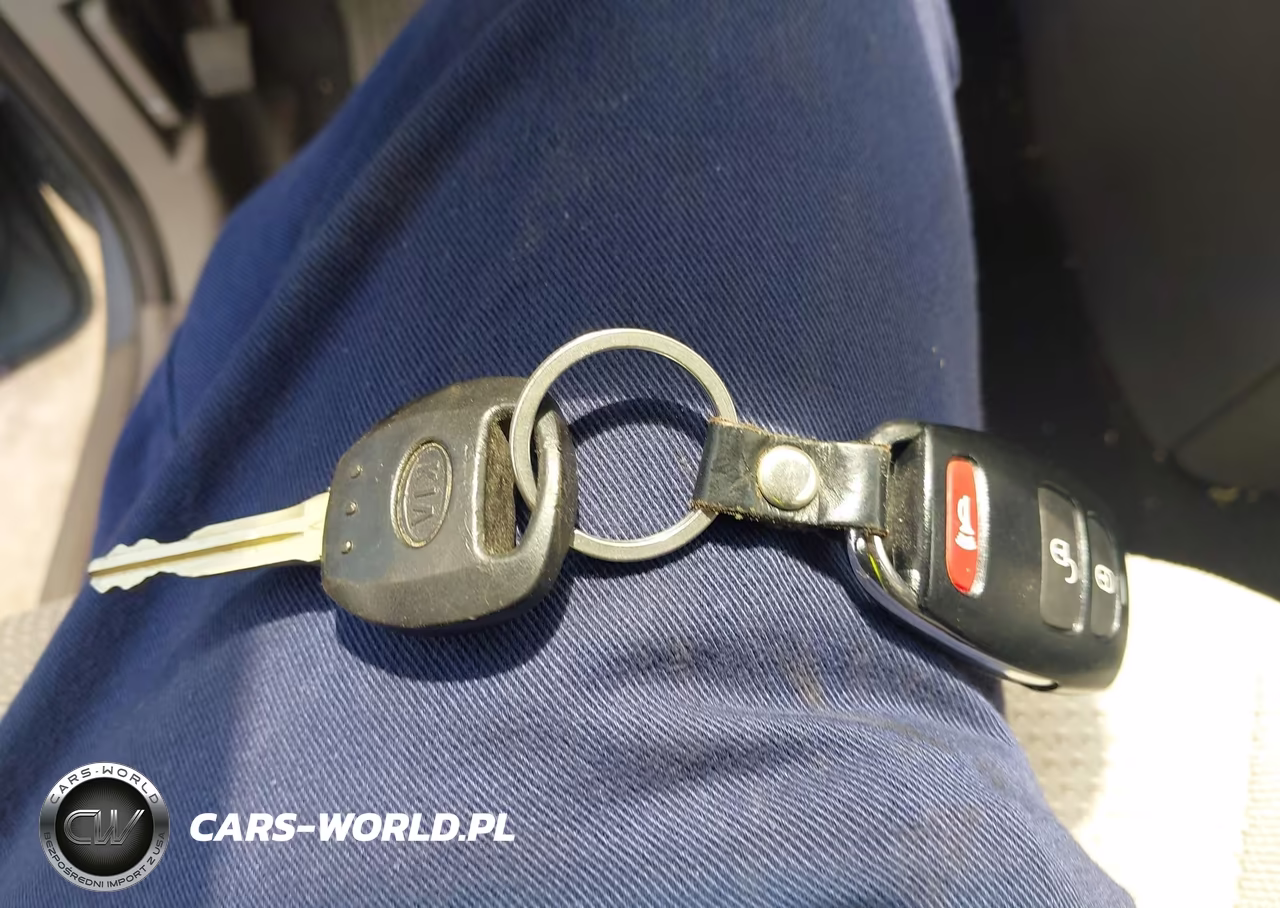 2008 Kia Sedona VIN:KNDMB133786265868 - 11
