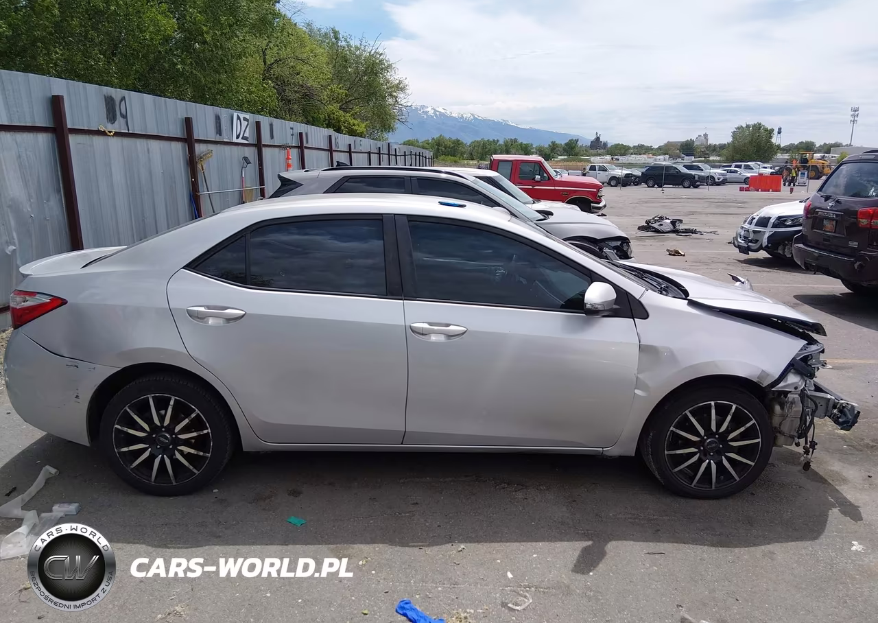 2015 Toyota Corolla S Plus VIN:5YFBURHE0FP190379 - 14