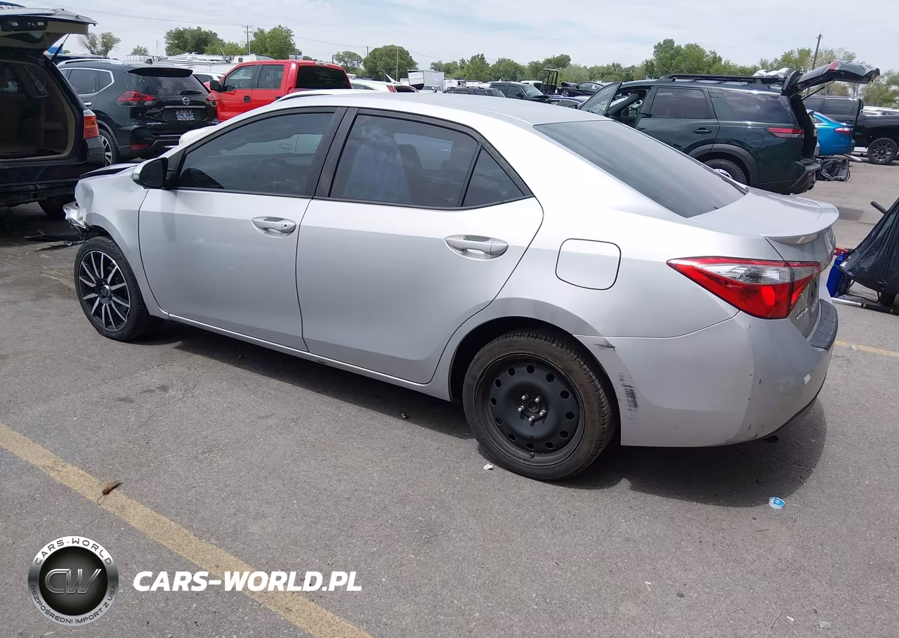 2015 Toyota Corolla S Plus VIN:5YFBURHE0FP190379 - 3