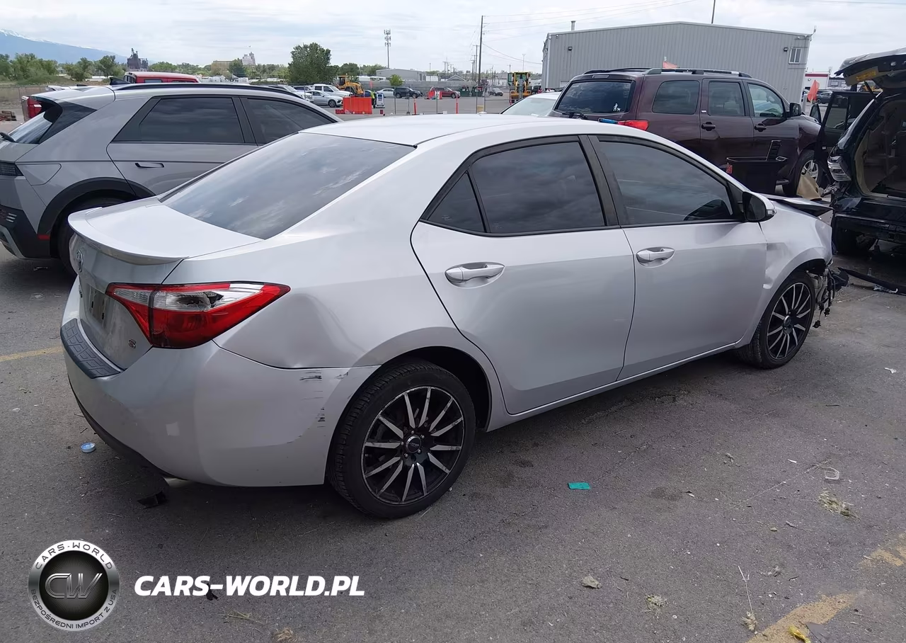 2015 Toyota Corolla S Plus VIN:5YFBURHE0FP190379 - 4