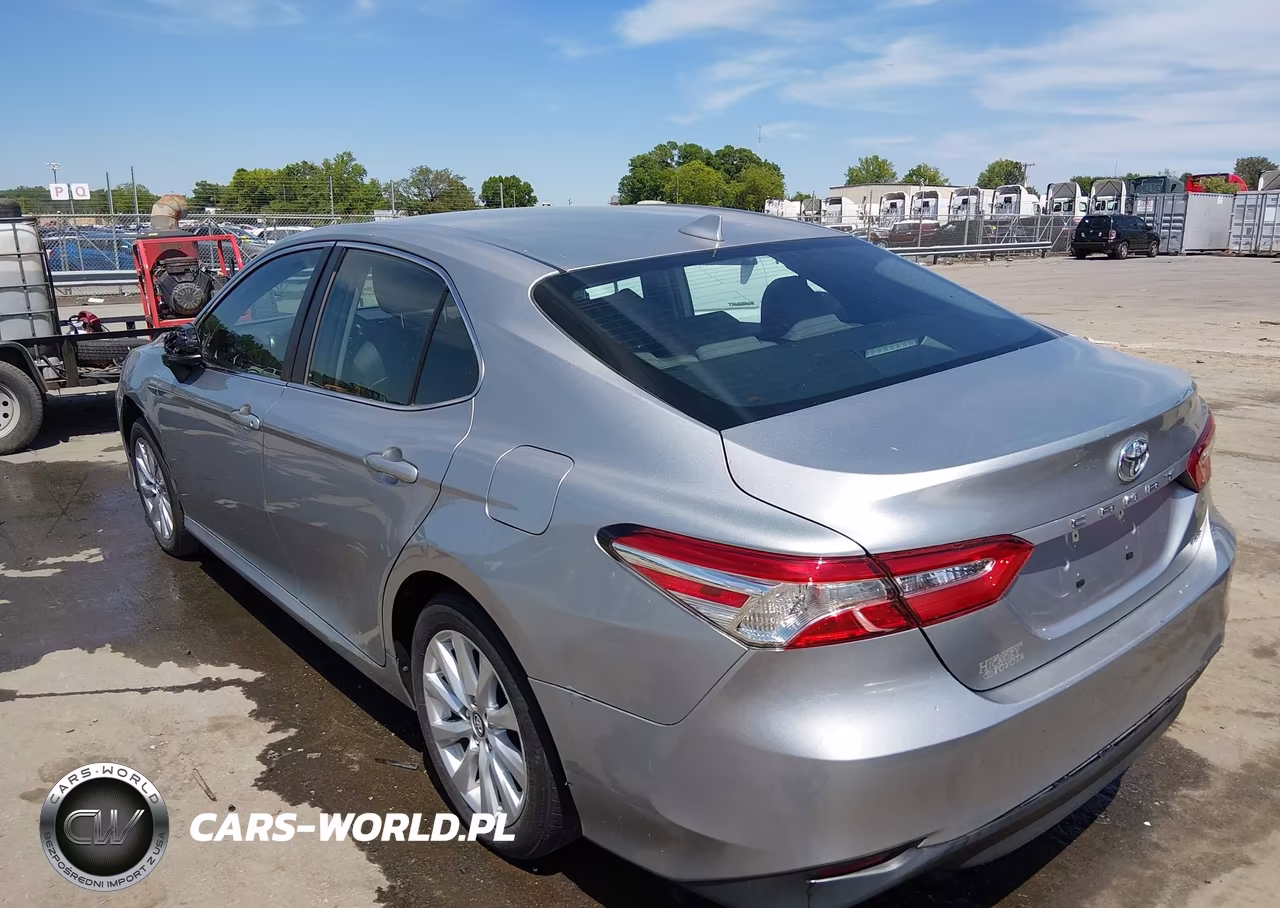 2019 Toyota Camry Le VIN:4T1B11HK9KU251933 - 3