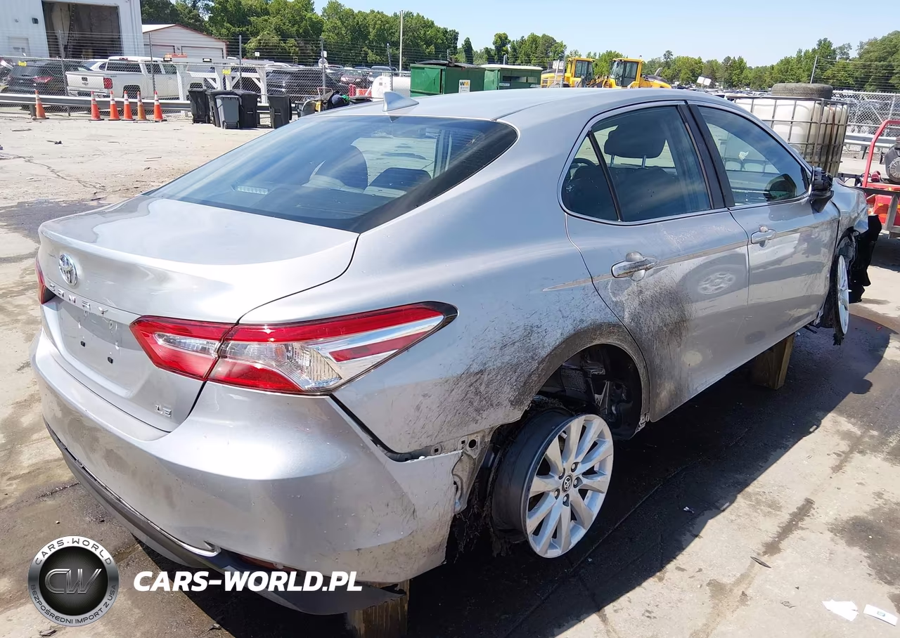 2019 Toyota Camry Le VIN:4T1B11HK9KU251933 - 4