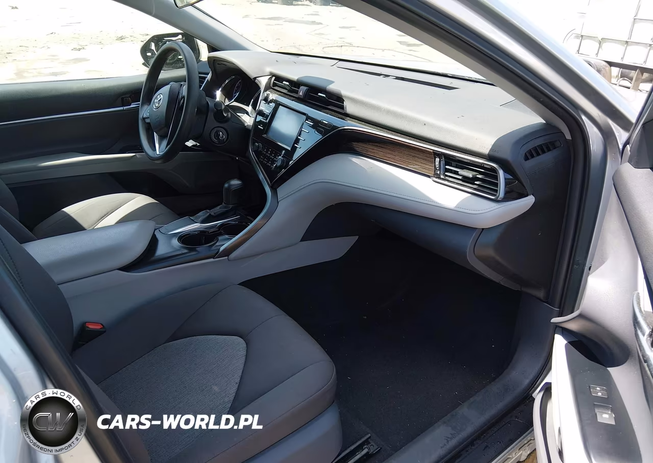 2019 Toyota Camry Le VIN:4T1B11HK9KU251933 - 5