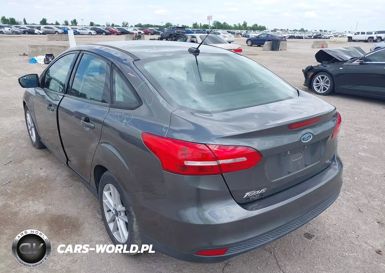 2017 Ford Focus Se VIN:1FADP3F28HL320058 - 3