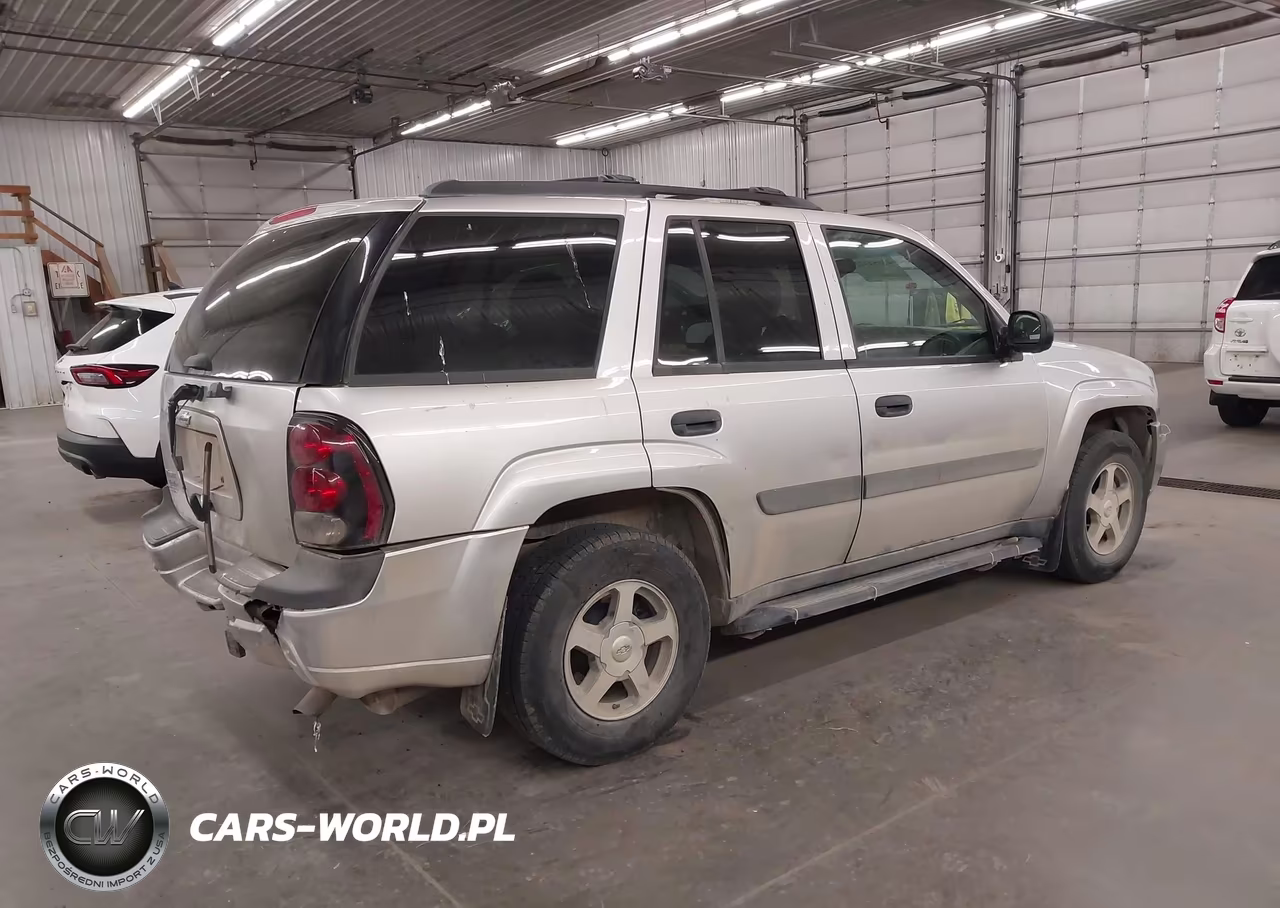 2005 Chevrolet Trailblazer Ls VIN:1GNDT13S852204818 - 4