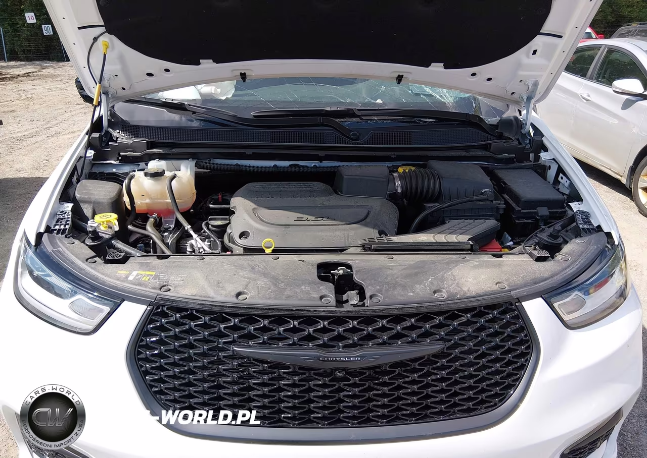 2024 Chrysler Pacifica Touring L VIN:2C4RC1BG6RR130124 - 10