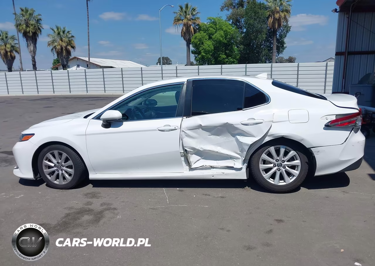 2019 Toyota Camry Le VIN:4T1B11HK7KU239442 - 14