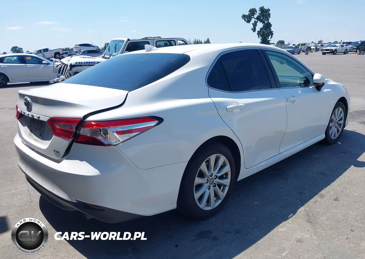 2019 Toyota Camry Le VIN:4T1B11HK7KU239442 - 4