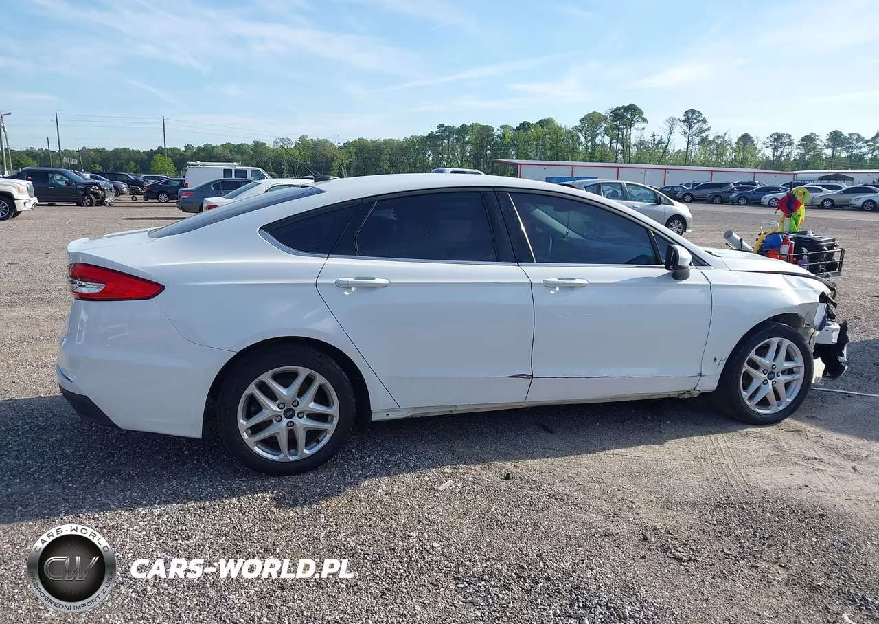 2019 Ford Fusion S VIN:3FA6P0G7XKR159996 - 13