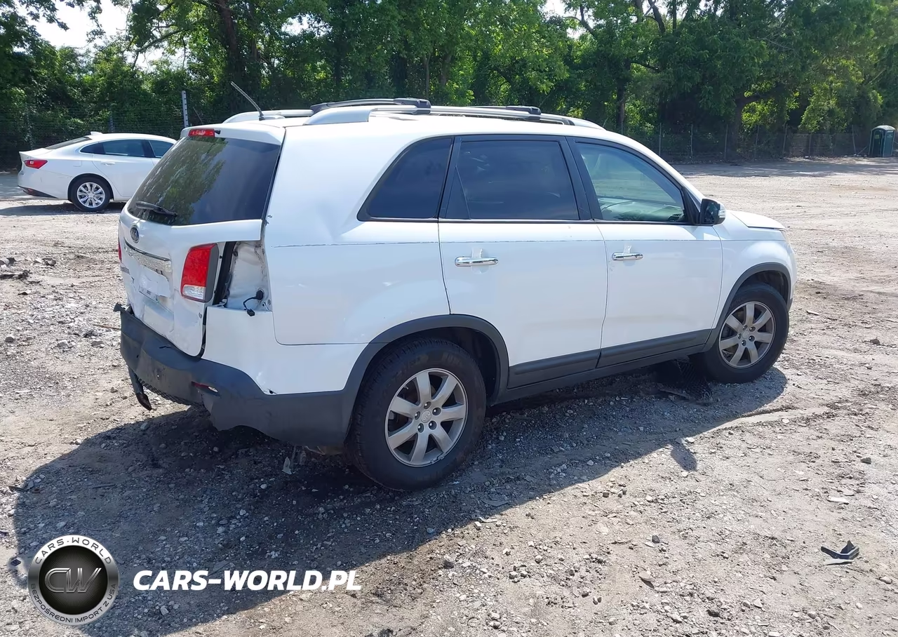 2013 Kia Sorento Lx VIN:5XYKT3A65DG338076 - 4