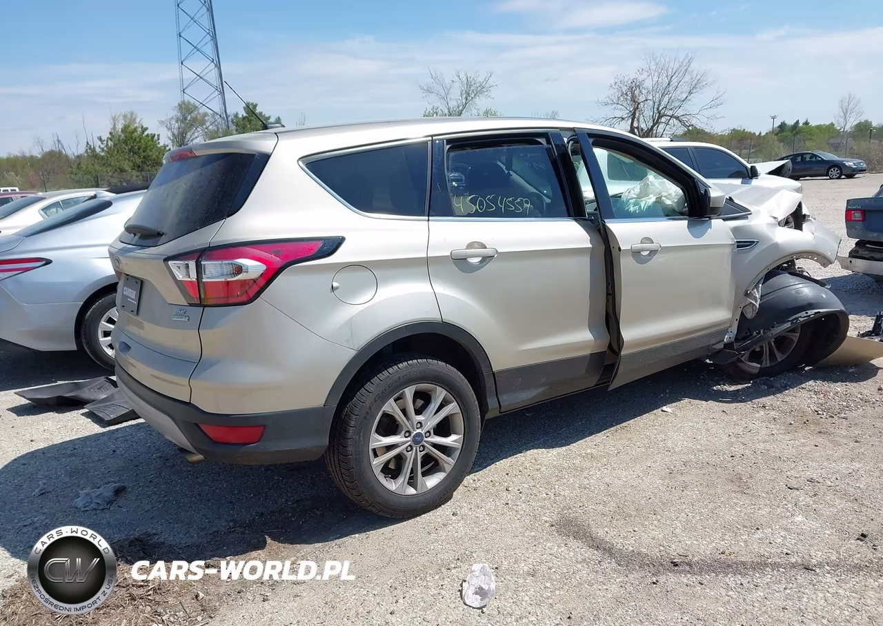 2017 Ford Escape Se VIN:1FMCU0GD7HUB87568 - 4