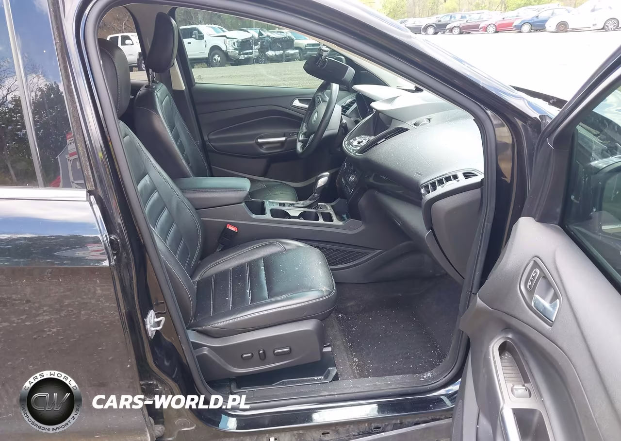 2019 Ford Escape Titanium VIN:1FMCU9J91KUB76369 - 5