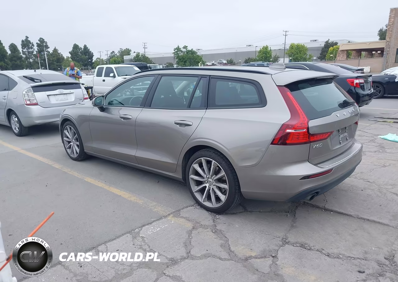 2021 Volvo V60 T5 Momentum VIN:YV1102EK3M2427316 - 3