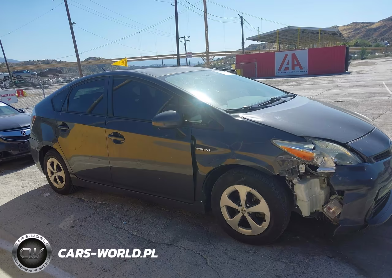 2015 Toyota Prius Two VIN:JTDKN3DU3F1994123 - 13
