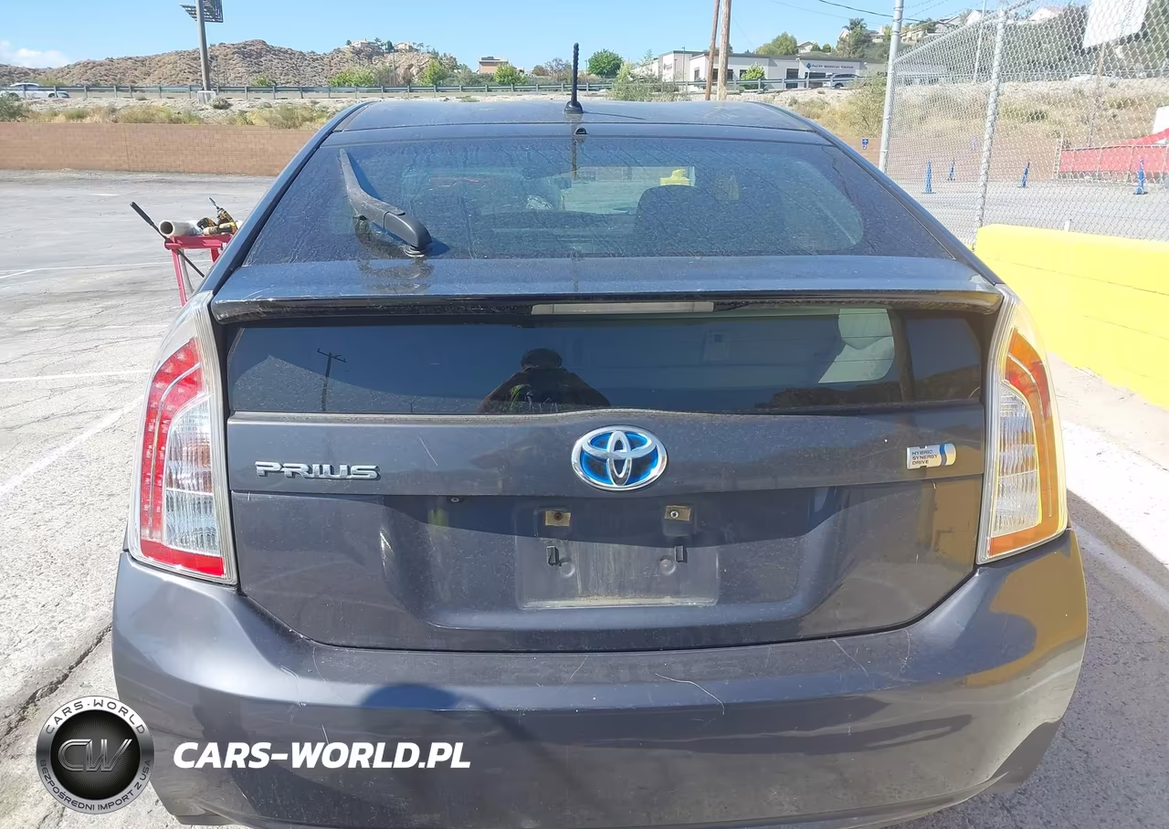 2015 Toyota Prius Two VIN:JTDKN3DU3F1994123 - 16