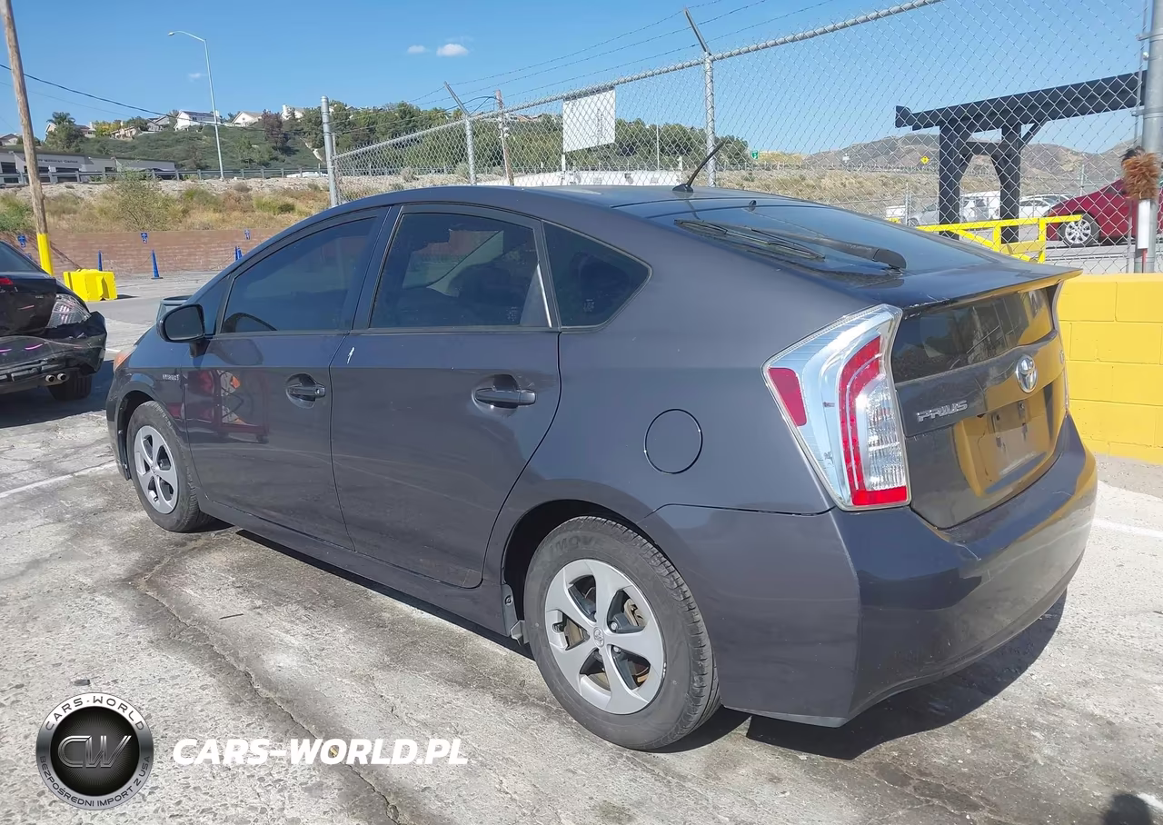 2015 Toyota Prius Two VIN:JTDKN3DU3F1994123 - 3