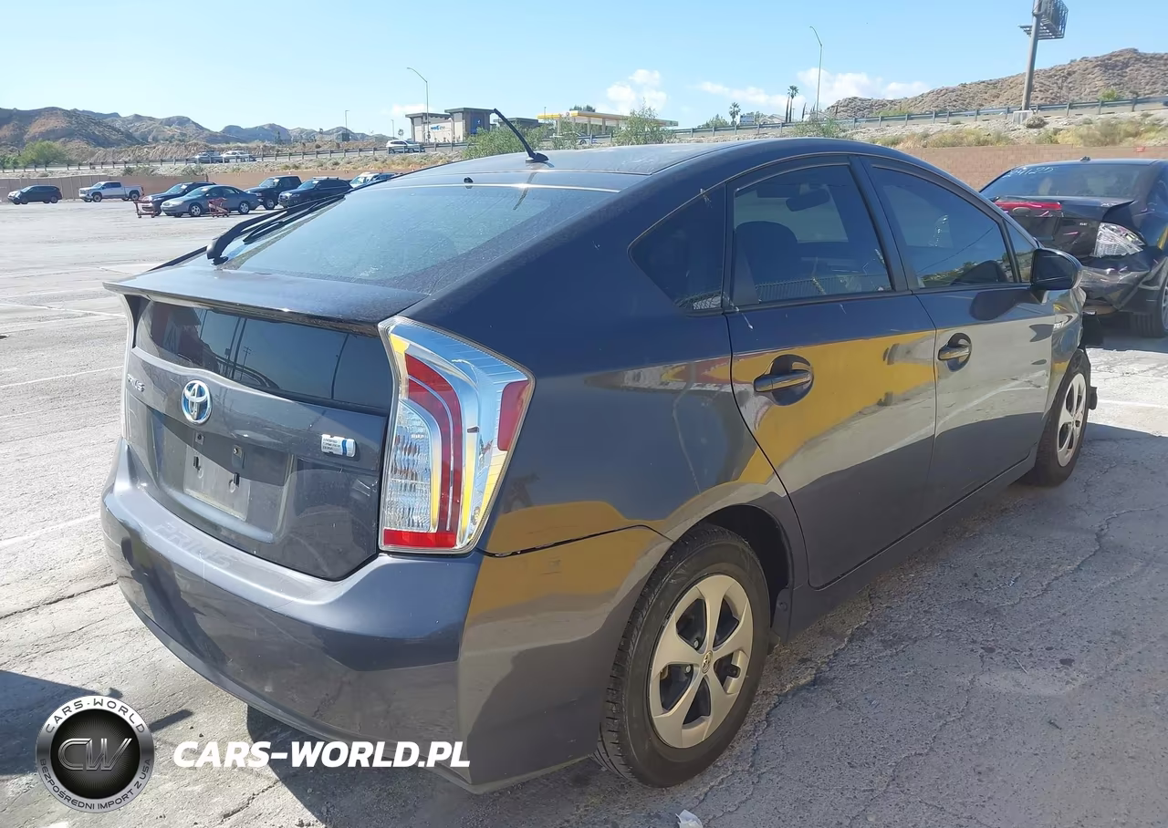 2015 Toyota Prius Two VIN:JTDKN3DU3F1994123 - 4