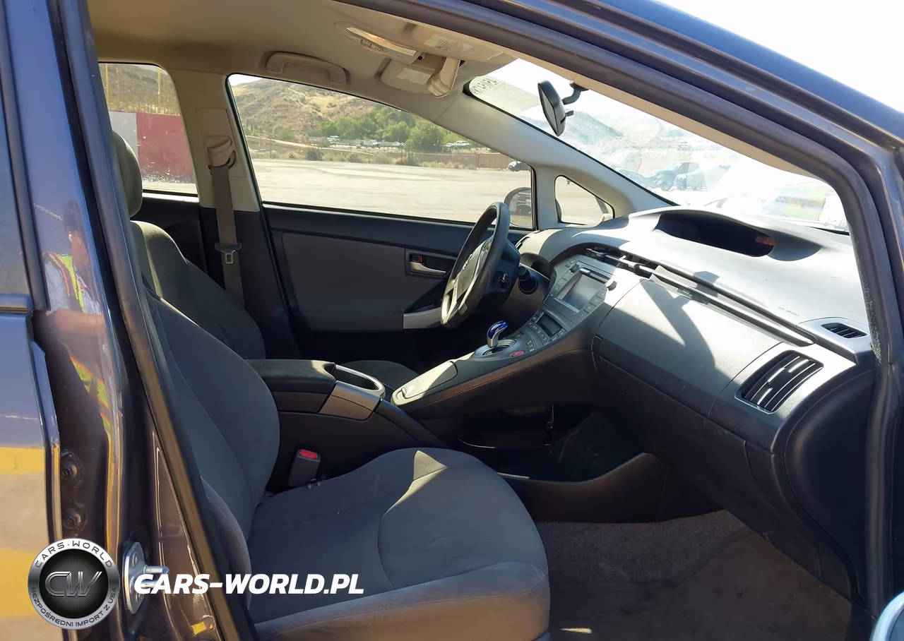 2015 Toyota Prius Two VIN:JTDKN3DU3F1994123 - 5
