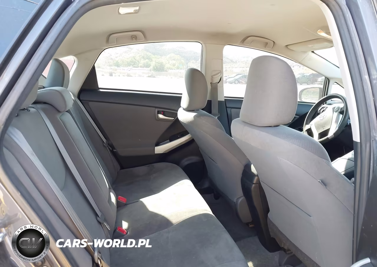 2015 Toyota Prius Two VIN:JTDKN3DU3F1994123 - 8