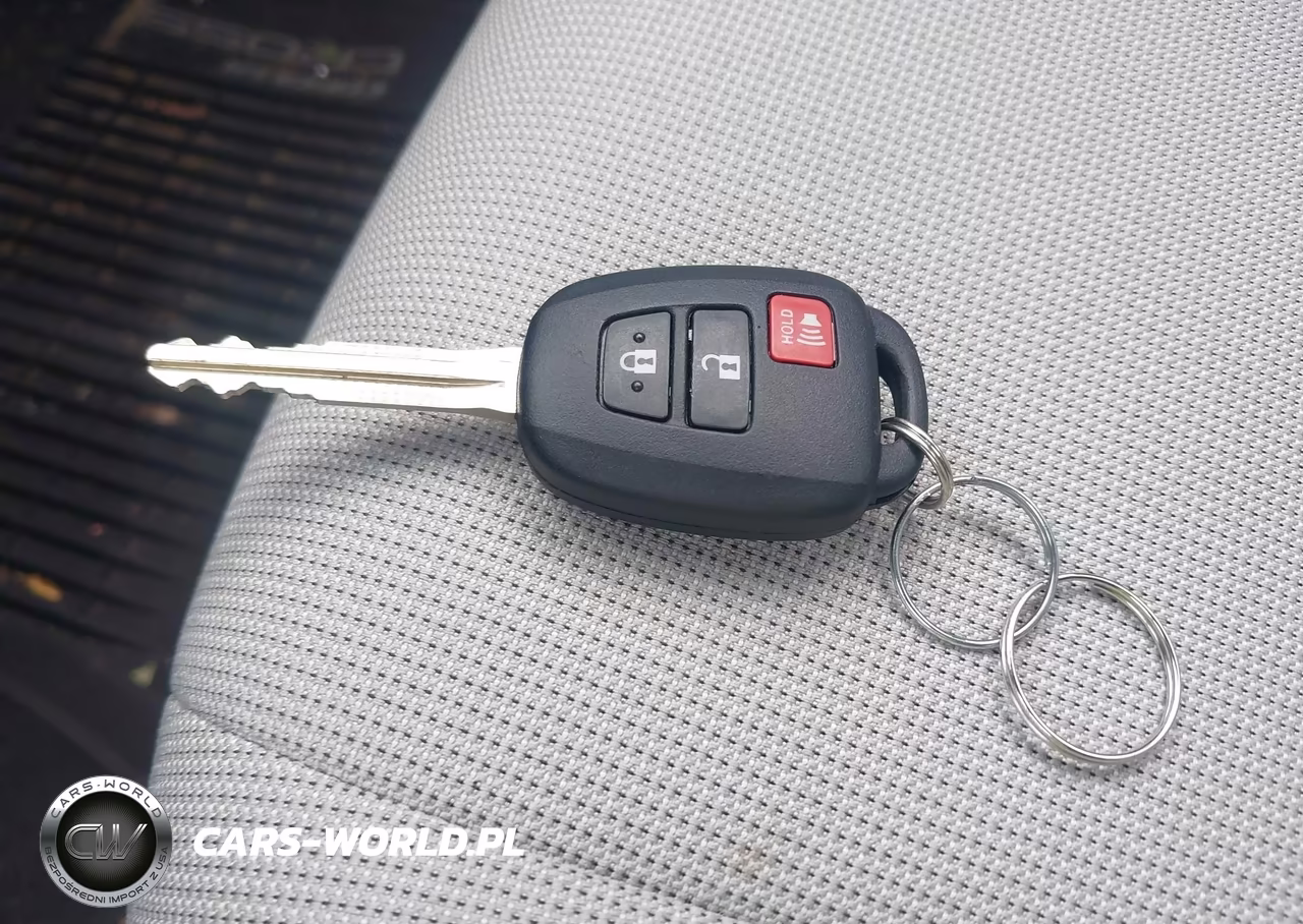 2026 Toyota Corolla Cross L VIN:7MUAAAAGXTV168609 - 11