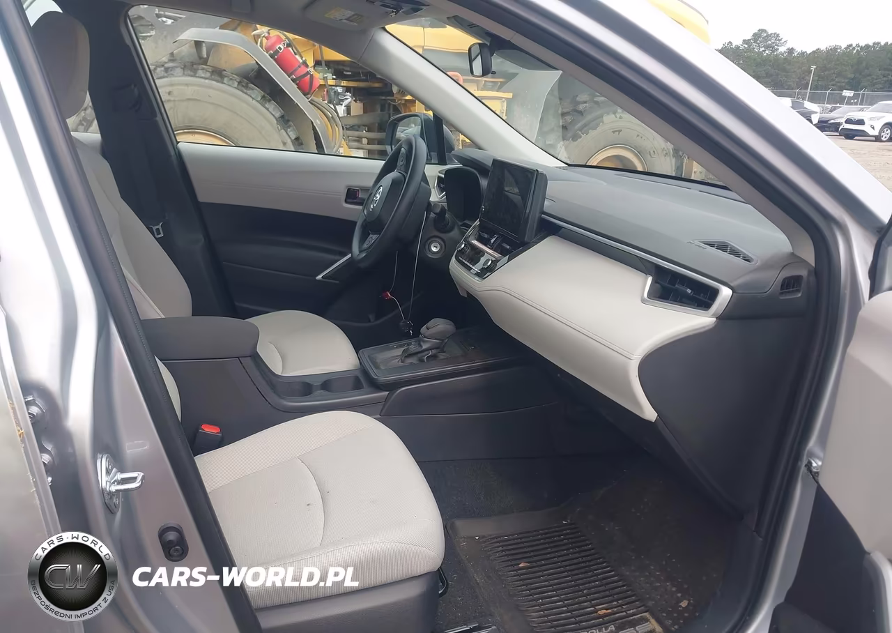 2026 Toyota Corolla Cross L VIN:7MUAAAAGXTV168609 - 5