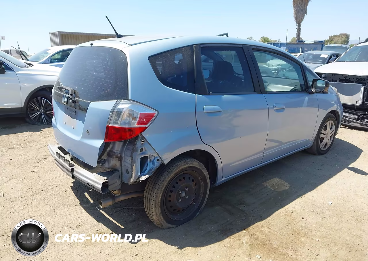 2010 Honda Fit VIN:JHMGE8H2XAC000607 - 4