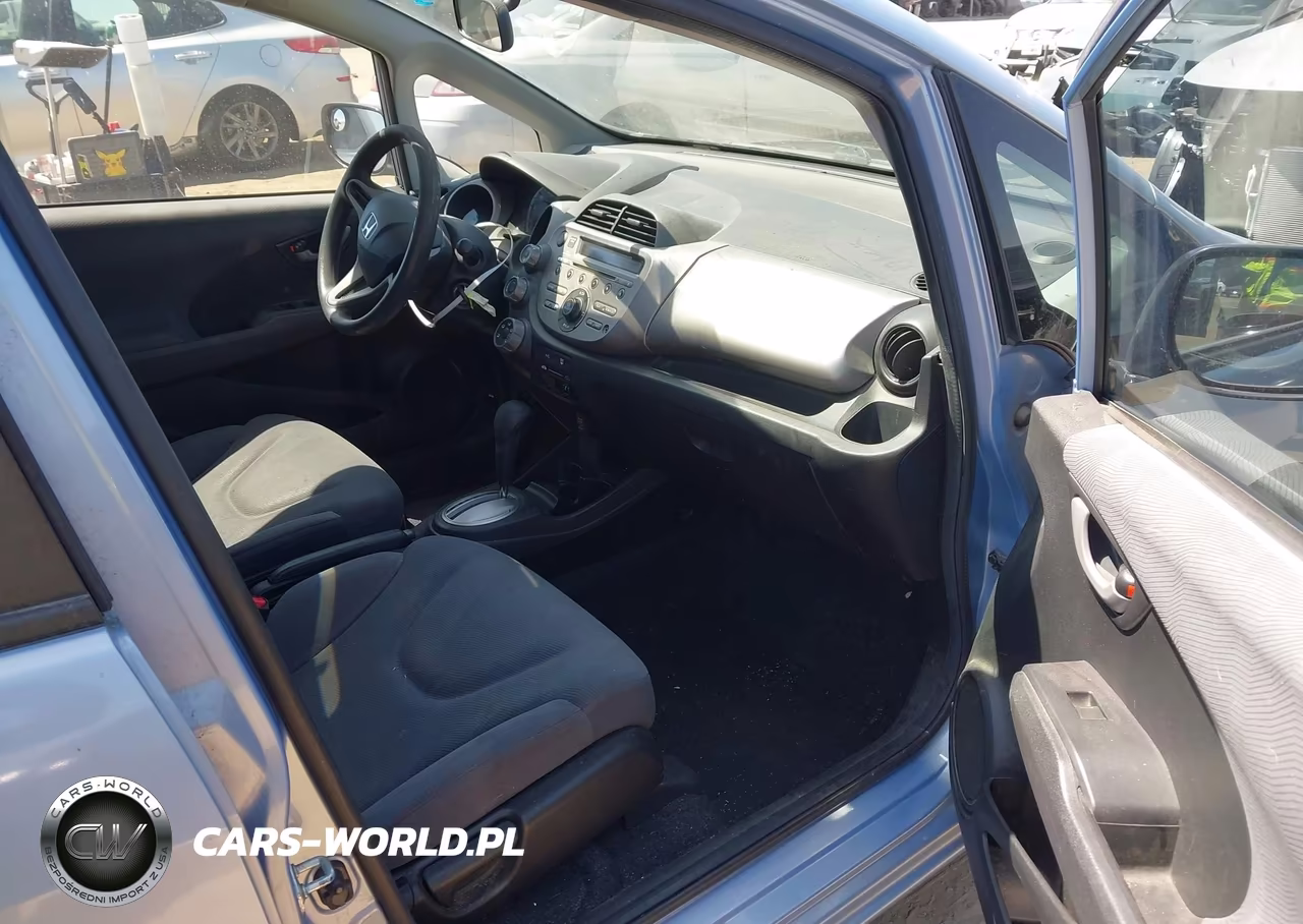 2010 Honda Fit VIN:JHMGE8H2XAC000607 - 5
